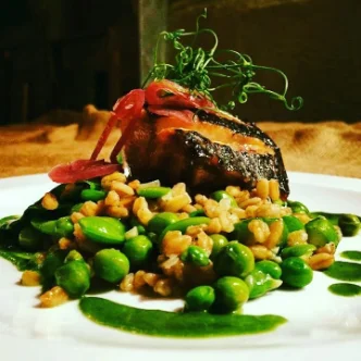 Roasted meat with peas and beans